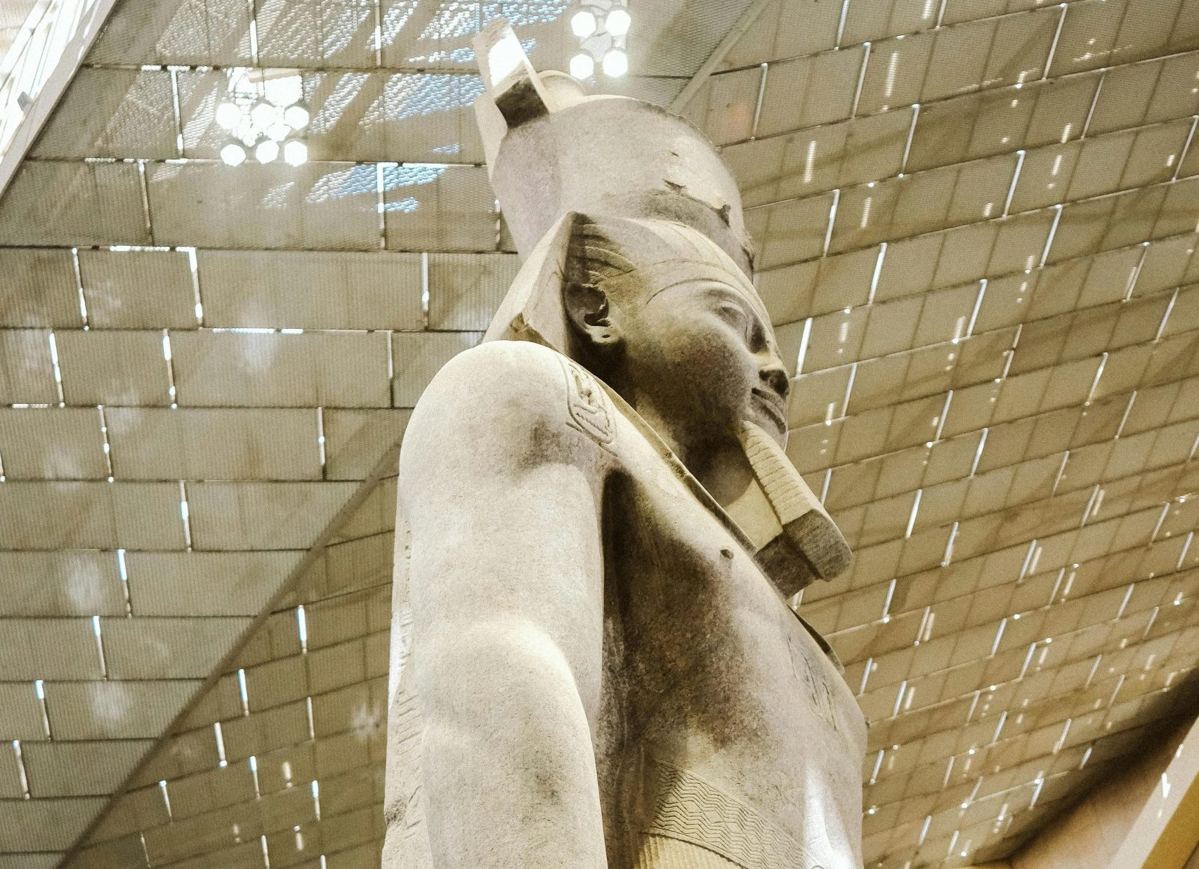 Vista del Gran Museo Egipcio en El Cairo, Egipto